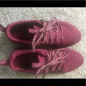 Women’s Puma soft foam burgundy sneakers size 7.5